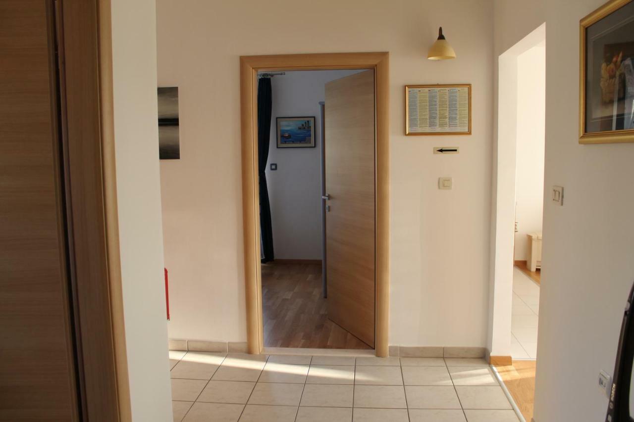 Apartman Nives Apartment Trogir Bagian luar foto